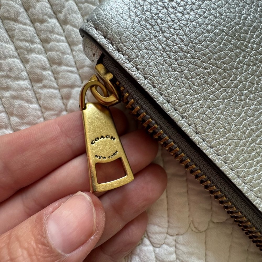Coach Silver Tech Pouch Brand New - Picture 13 of 13